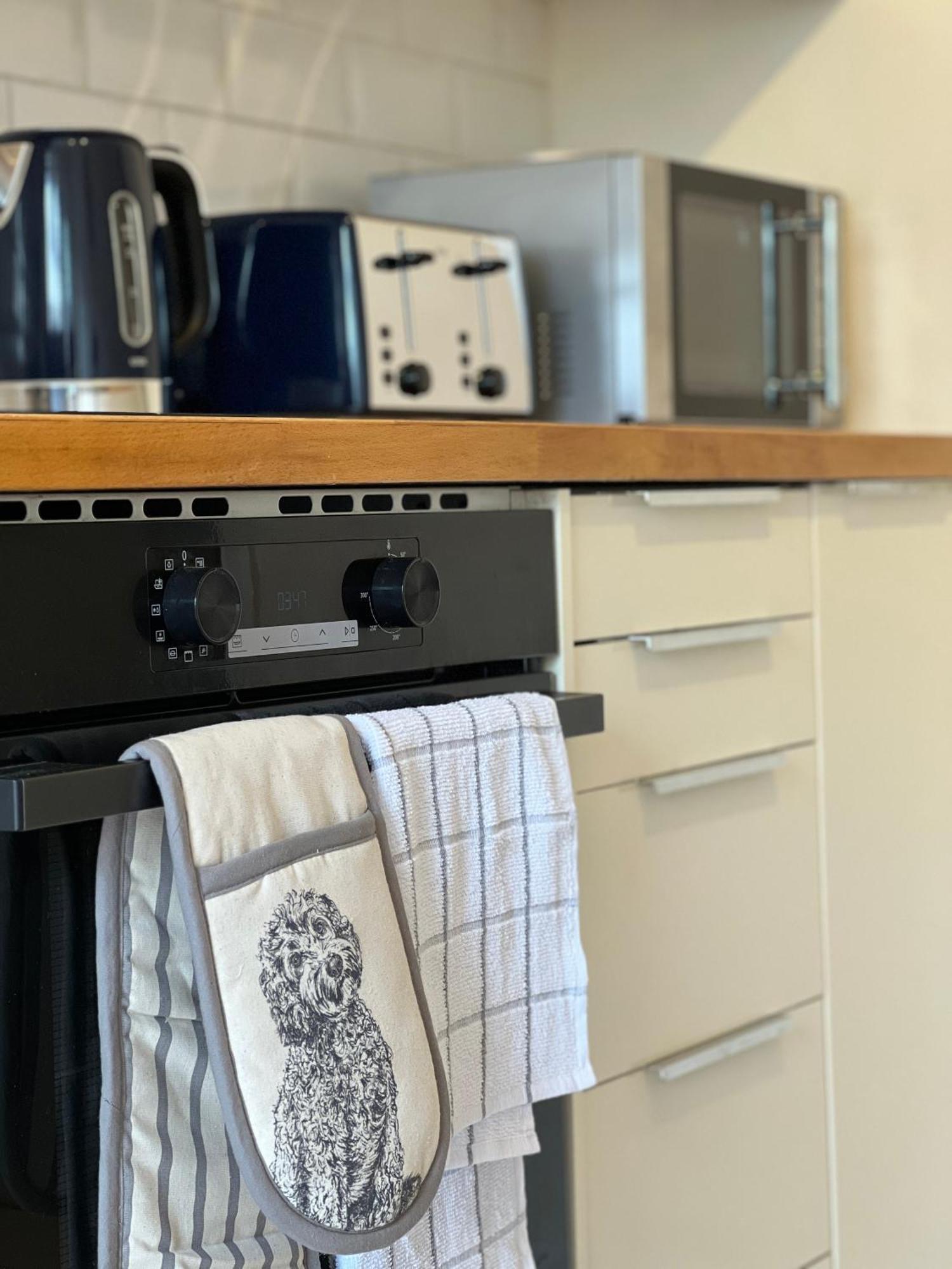 Charming Central Windsor 2 Bed Cottage Free Residents Parking And Private Garden Legoland Ascot Windsor Castle Thorpe Park Heathrow Airport Dış mekan fotoğraf